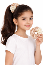 TIPY TIPY TAP  FLOWER SCRUNCHIE - BEIGE/WHITE