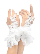 TIPY TIPY TAP FLORAL GLOVES - WHITE