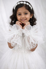 TIPY TIPY TAP Girls White Lace Ruffle Wrist Corsage | Elegant Party & Wedding Hand Accessory