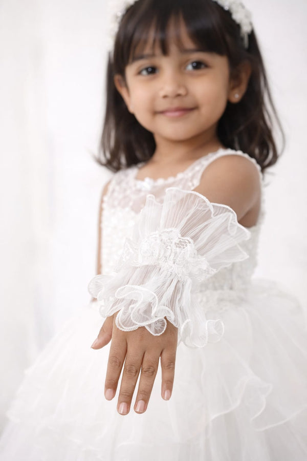 TIPY TIPY TAP Girls White Lace Ruffle Wrist Corsage | Elegant Party & Wedding Hand Accessory