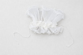 TIPY TIPY TAP Girls White Lace Ruffle Wrist Corsage | Elegant Party & Wedding Hand Accessory