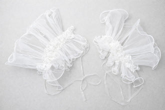 TIPY TIPY TAP Girls White Lace Ruffle Wrist Corsage | Elegant Party & Wedding Hand Accessory