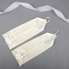 TIPY TIPY TAP FINGERLESS SATIN BOW GLOVES - IVORY