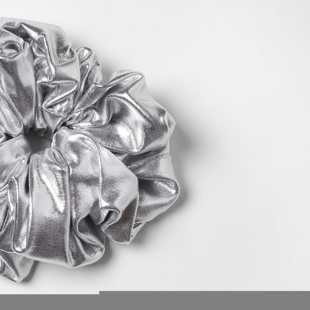 TIPY TIPY TAP SET OF 2 METALLIC SCRUNCHIES - GOLD/SILVER