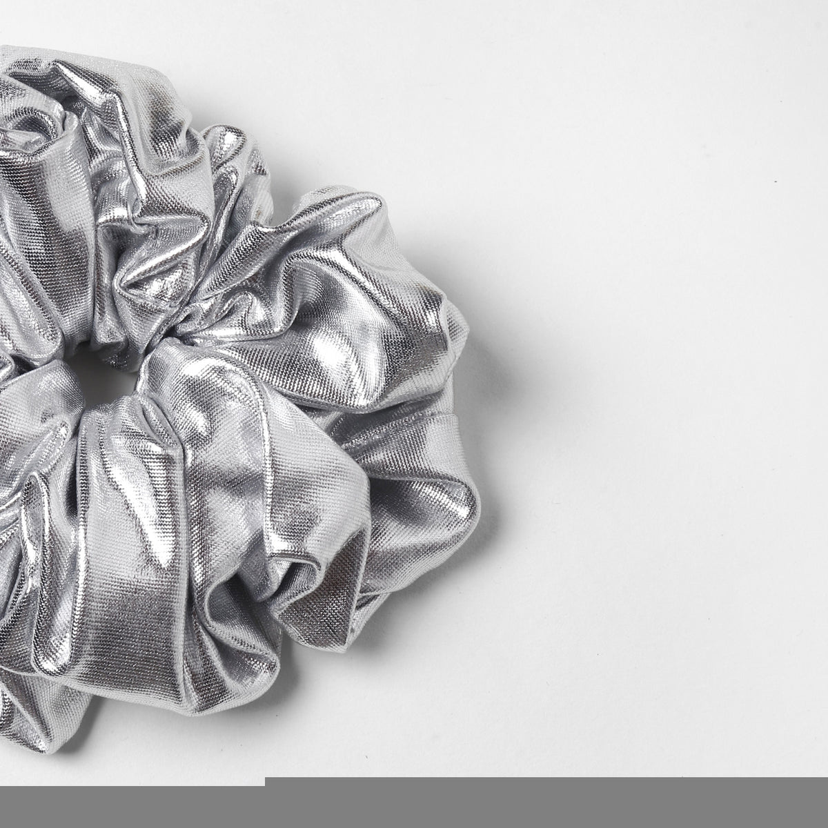 TIPY TIPY TAP SET OF 2 METALLIC SCRUNCHIES - GOLD/SILVER