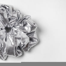 TIPY TIPY TAP SET OF 2 METALLIC SCRUNCHIES - GOLD/SILVER