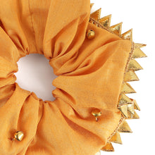 TIPY TIPY TAP GOTA TRIMMED SCRUNCHIE - GOLDEN