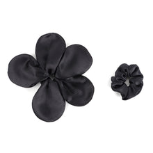 TIPY TIPY TAP FLOWER SHAPE SCRUNCHIE - BLACK