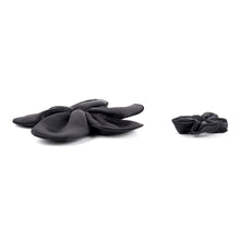 TIPY TIPY TAP FLOWER SHAPE SCRUNCHIE - BLACK