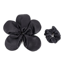TIPY TIPY TAP FLOWER SHAPE SCRUNCHIE - BLACK
