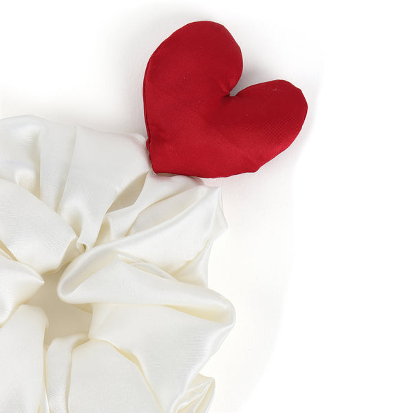 TIPY TIPY TAP 3D HEART SCRUNCHIE - WHITE/RED