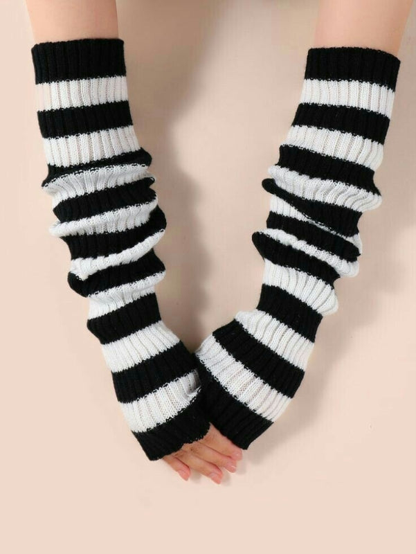 TIPY TIPY TAP WOOLEN LEGWARMER - BLACK N WHITE